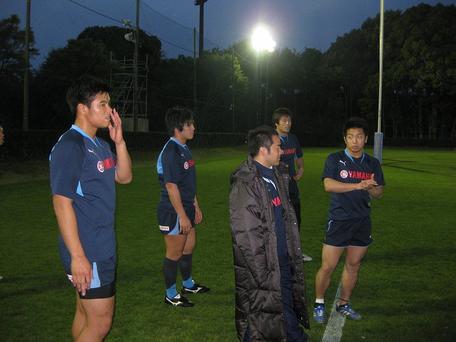 左から名嘉選手、三村選手、大塚コーチ、斉田選手、宮澤選手