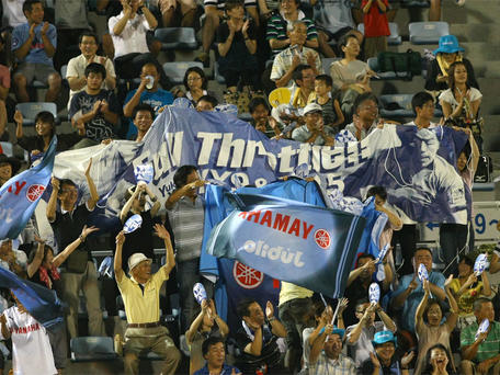 写真は2010年度開幕戦ヤマハスタジアムの応援席