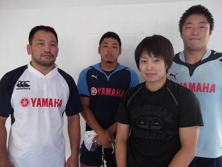 左から太田コーチ、伊東選手、中田選手、徐選手
