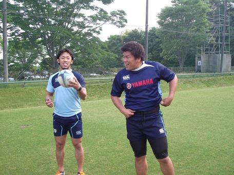田中選手（左）と伊藤選手（右）