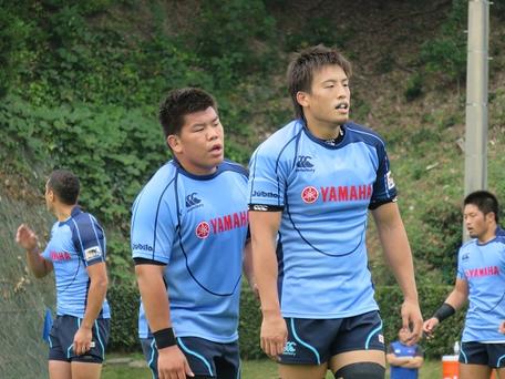 ゲームキャプテンの斉田選手（右）と伊藤選手（左）